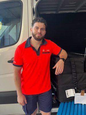Smartways red hi-vis man unloading van